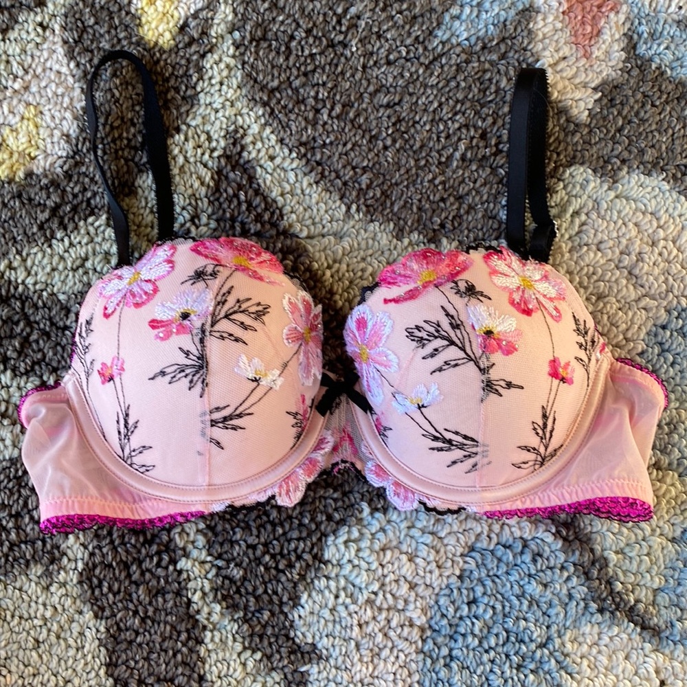 Victoria’s Secret dream angels demi bra